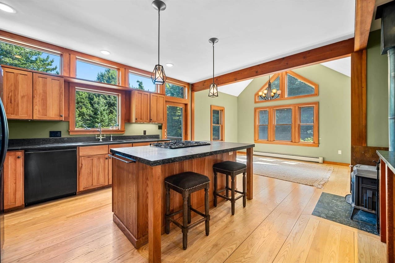 111 Pine Tree Lane photo 3