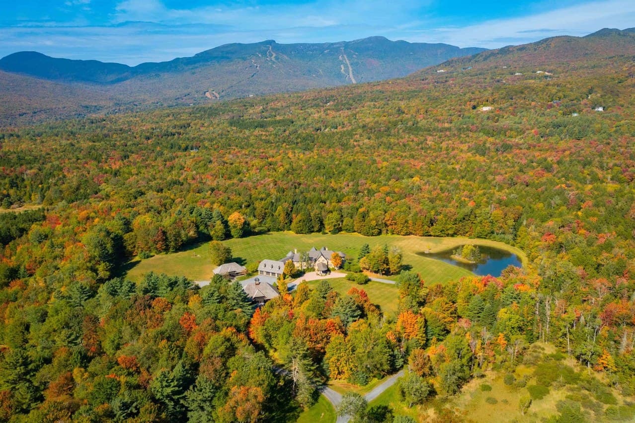 2575 Weeks Hill Road exterior